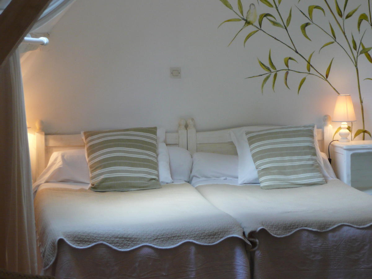 Manoir De Bois En Ardres Bed & Breakfast Bilik gambar